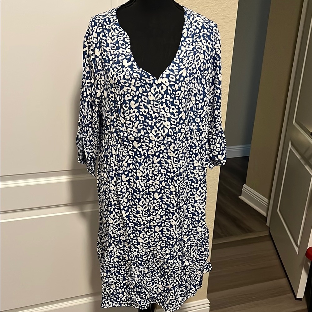 Chic Blue and White Patterned Dress